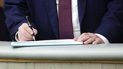 Круглый стол фракции КПРФ на тему "Перспектива законодательного регулирования проблемных вопросов миграции"