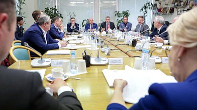 Расширенное заседание Комитета по развитию Дальнего Востока и Арктики на тему «О подготовке нормативных правовых актов, определяющих размер процентной надбавки к заработной плате за стаж работы в районах Крайнего Севера и приравненных к ним местностях для отдельных категорий работников»