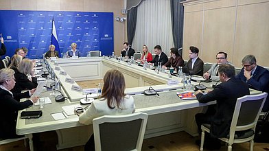 Заседание рабочей группы по вопросам среднего профессионального образования и подготовки профессиональных кадров под руководством заместителя Председателя Государственной Думы Виктории Абрамченко
