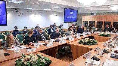 Круглый стол Комитета по энергетике на тему "О проекте ФЗ №513229-8 "О внесении изменений в ФЗ "О теплоснабжении" (в части повышения надежности и безопасности систем теплоснабжения)"