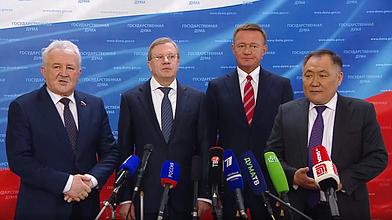 Пресс-подход Председателя Комитета по транспорту и развитию транспортной инфраструктуры Евгения Москвичева, кандидата на должность заместителя Председателя Правительства РФ Виталия Савельева, кандидата на должность Министра транспорта РФ Романа Старовойта и заместителя Председателя ГД Шолбана Кара-оола