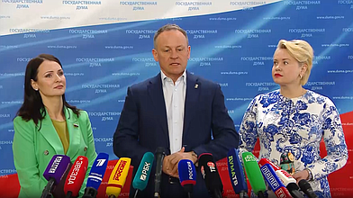 Пресс-подход представителей фракции "Единая Россия"