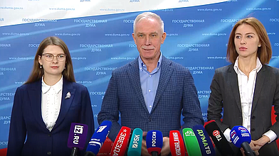 Пресс-подходы представителей фракции "Единая Россия"