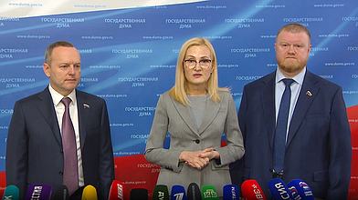 Пресс-подход представителей фракции "Единая Россия"