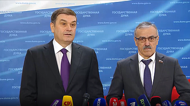 Пресс-подход представителей фракции "Единая Россия"