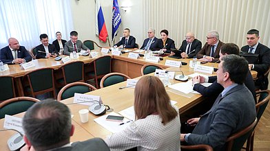 Совместное заседание Комитета по экологии, природным ресурсам и охране окружающей среды, Комитета по энергетике и Комитета по вопросам собственности, земельным и имущественным отношениям на тему «Правовое регулирование использования лесов при осуществлении изыскательской деятельности»