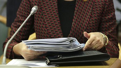 Круглый стол Комитета по защите семьи, вопросам отцовства, материнства и детства на тему "Жилищное обеспечение военнослужащих и членов их семей в системе государственных социальных гарантий"