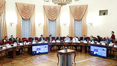 Круглый стол Комитета по охране здоровья на тему "О мерах совершенствования организации медицинской помощи с целью достижения ключевых показателей федерального проекта "Борьба с гепатитом С и минимизация рисков распространения данного заболевания"