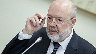 Заседание Комитета по государственному строительству и законодательству