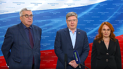 Пресс-подход членов Комитета по труду, социальной политике и делам ветеранов Андрея Исаева, Светланы Бессараб, Михаила Тарасенко