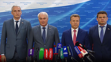 Пресс-подход представителей фракции "Единая Россия"