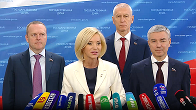 Пресс-подход представителей фракции "Единая Россия"