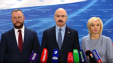 Пресс-подход Председателя Комитета по просвещению Ольги Казаковой и Председателя Комитета по науке и высшему образованию Сергея Кабышева