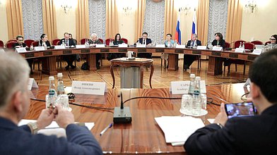Заседание рабочей группы по выработке предложений, направленных на своевременное обеспечение качественными жилыми помещениями лиц из числа детей-сирот и детей, оставшихся без попечения родителей