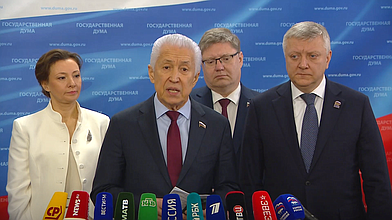 Пресс-подход представителей фракции "Единая Россия"