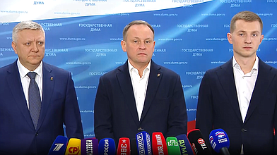 Пресс-подход представителей фракции "Единая Россия"